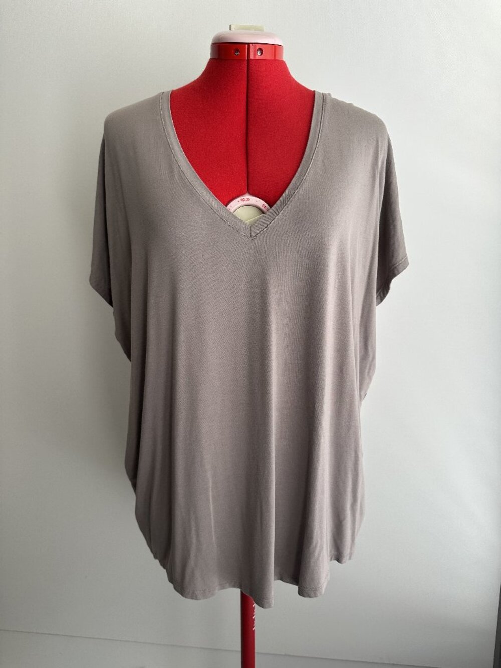 EXPRESS (M) Taupe Clay Relaxed V-Neck Short Sleeve London Tee Oversized Dolman